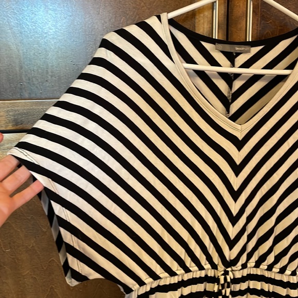 Smart Set black and cream tunic T. - Picture 2 of 7